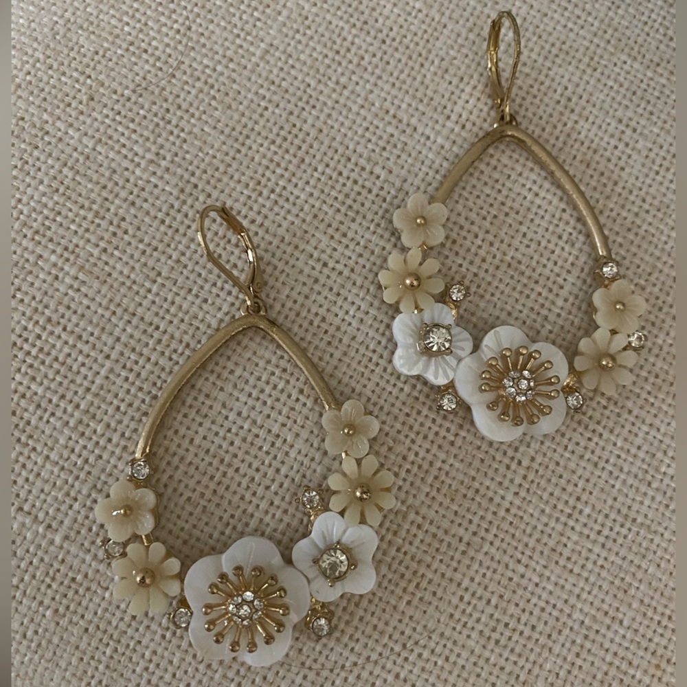 Lonna & Lilly Gold and Cream Floral Earrings - Picture 4 of 4